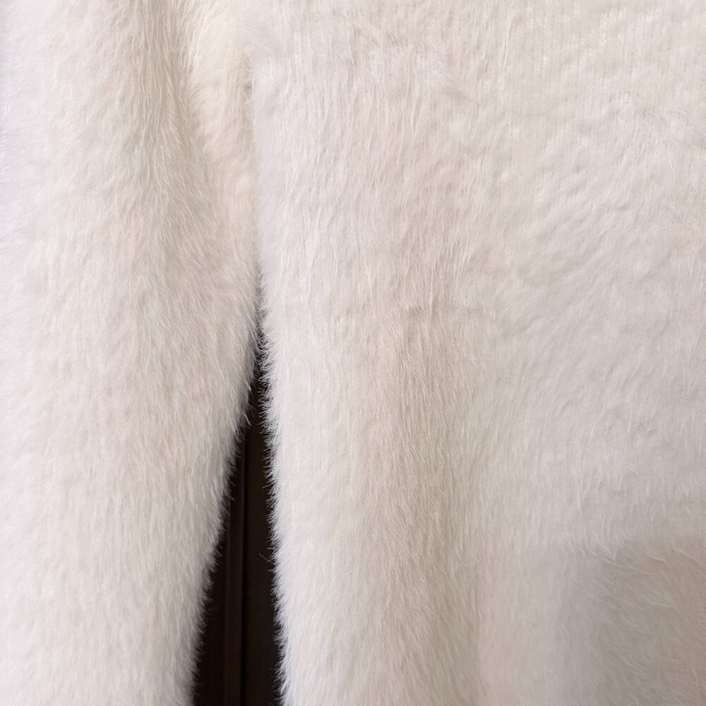 Aritzia- Babaton Kuma Fluffy White Sweater - Picture 3 of 10